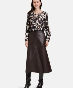 Clariamoore.shop289a00b400 2