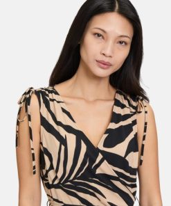 Clariamoore.shop322527f294 5