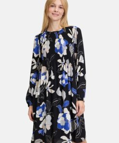 Clariamoore.shop32532e83a9 1