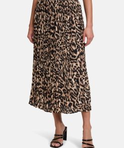 Clariamoore.shop48f0823c50 1