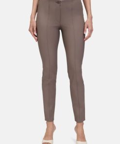 Clariamoore.shop674f70b575 1