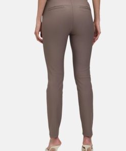 Clariamoore.shop674f70b575 3