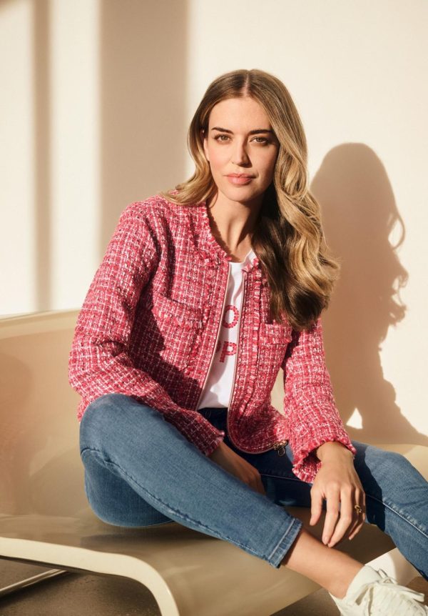 Clariamoore.shop8615730bd2 1