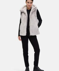 Clariamoore.shopea9892b6e4 2